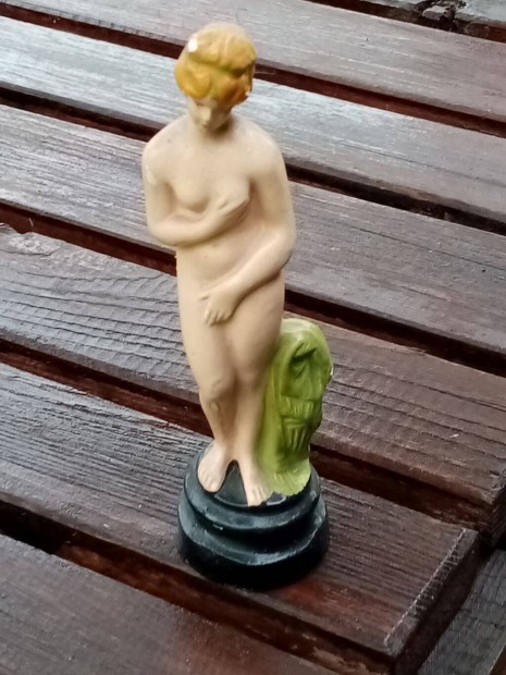 Ni akt figura Magassag 13 cm