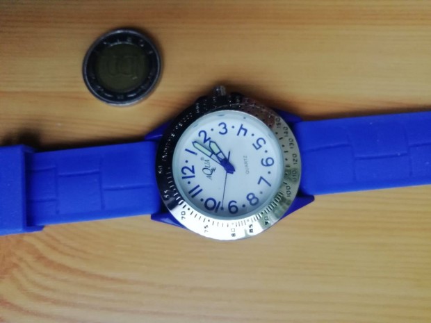 N�i divat �ra Aqua quartz k�k sz�jjal �j