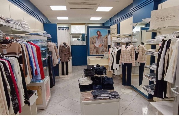 Női divat üzlet eladót keres