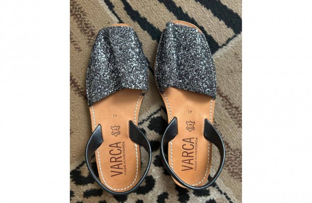 N�i ez�stcsill�mos b�rszand�l