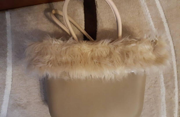 N�i k�zit�ska- �j- elad�