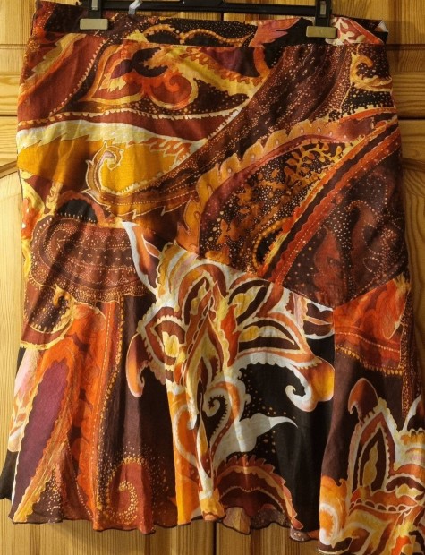 N�i mint�s elasztikus szat�n szoknya, nagyobb m�ret 700 Ft