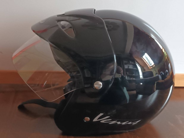 N�i motoros buk�sisak