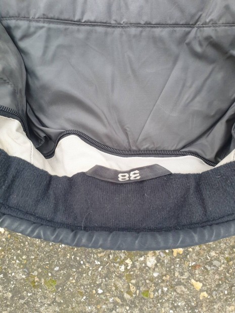 Ni motoros nadrg s dzseki mind kett protektoros. 