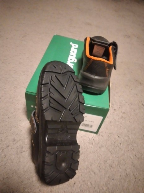 Női munkavédelmi cipő