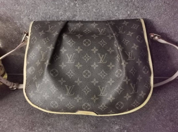 Ni vltska Louis Vuitton felirattal