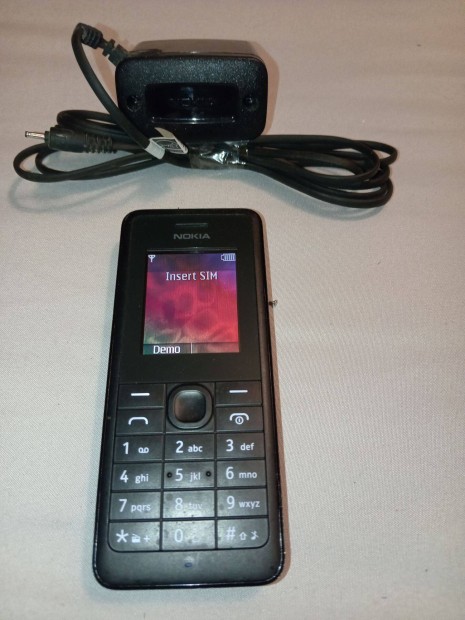 Nokia 105 hagyomnyos mobiltelefon