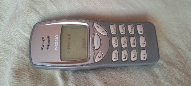 Nokia 3210 mobiltelefon tltvel 30as