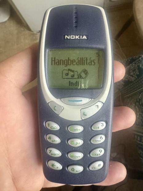 Nokia 3310 j burkolattal, gombsorral