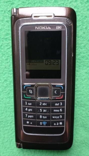 Nokia E90 Communicator elad