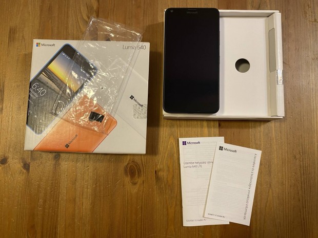 Nokia Lumia 640 mobiltelefon, szinte j