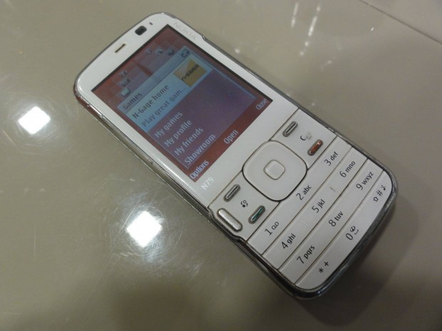 Nokia N79 Ritka Retr fggetlen telefon gyri akkuval s tltvel