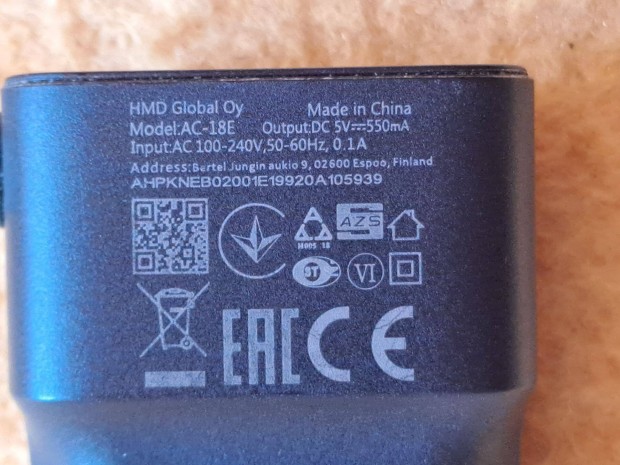 Nokia ac-18e hlzati tlt adapter - 5 V, 550 mA - micro USB