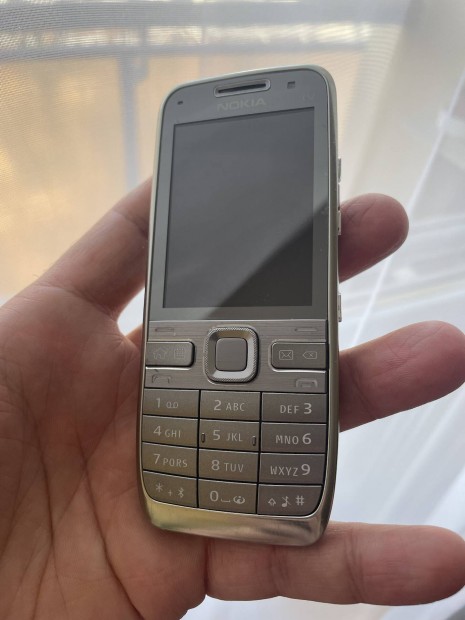 Nokia e52 fggetlen