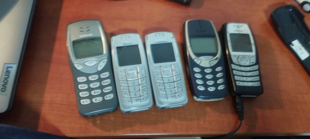 Nokia telefonok 2120, 3310, 6610