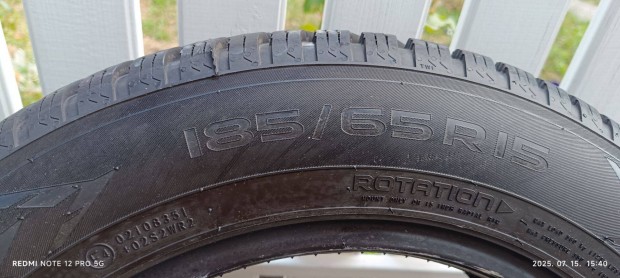 Nokian 185/65R25 négyvszakos autógumi