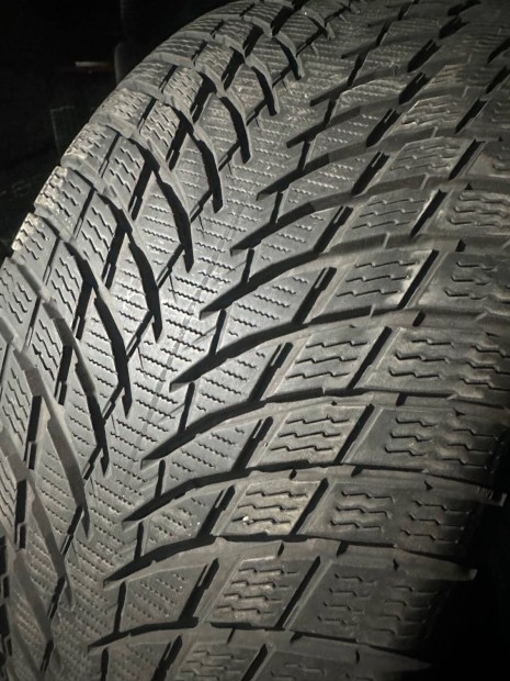 Nokian 225/40-18 téli gumi