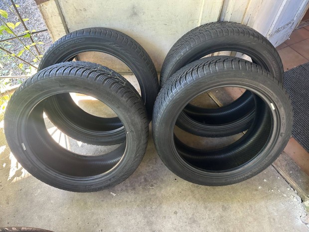 Nokian 225/45 17-es téli gumi garnitúra eladó