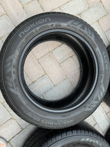 Nokian 225/55 R17 C nyri kisteher gumi