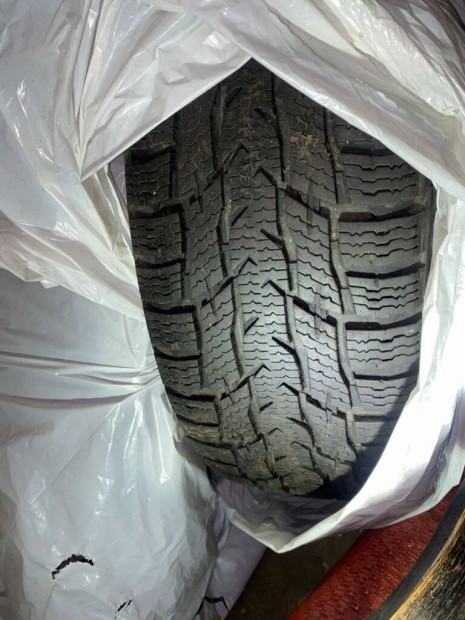 Nokian 225/55 r17 C téli gumi 2db eladó