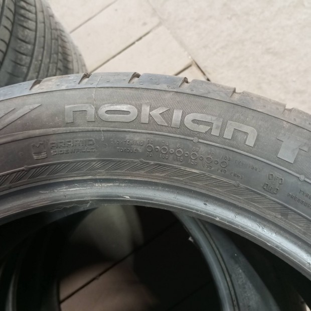 Nokian 235/50/19 újszerű nyarigumi, kettő darab