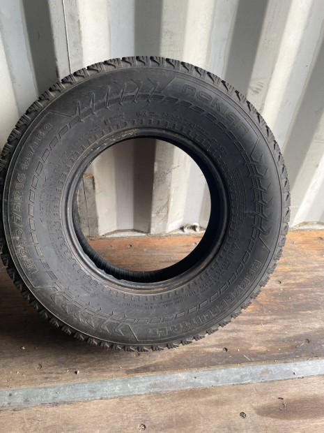 Nokian 245/75 R16 tligumi