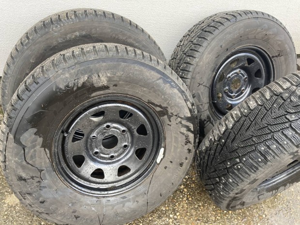 Nokian 265/70R16 dotz dakar felnin ET 30 16x7J