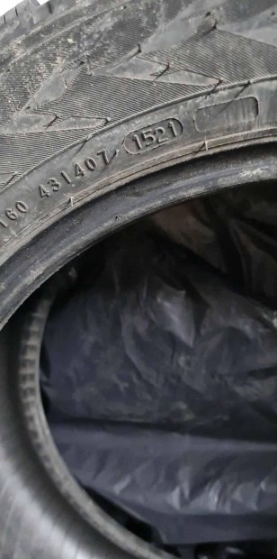 Nokian 4 vszakos  gumi 215/55 R17 elad