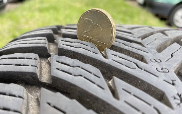 Nokian 4 évszakos gumiabroncs 215/45 R17