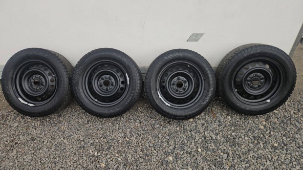 Nokian Hakkapelliita szegelt 215/60r16 C tligumi Suzuki Vitara felni