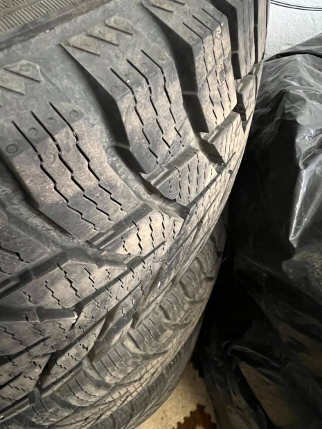 Nokian Tyres Snowproof 215/65r16c tligumi szett