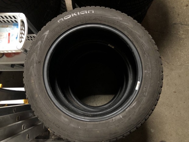 Nokian WR D4 185/60 R15 88T XL szett