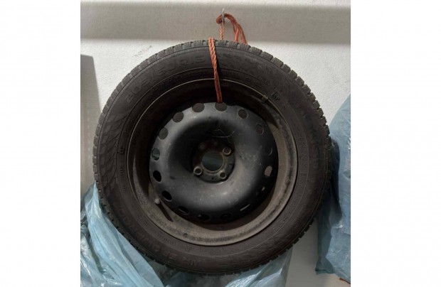 Nokian WR Snowproof 205/60 R16 tli gumi szett + lemezfelni