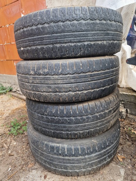 Nokian gumik 215/70 r15 c