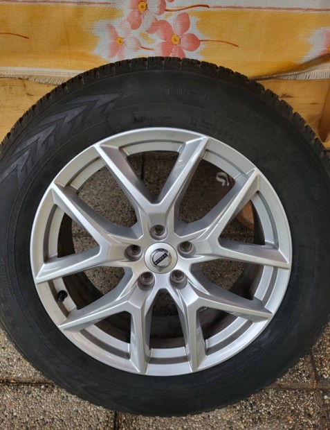 Nokian tli gumi szett eredeti Volvo felnivel egytt