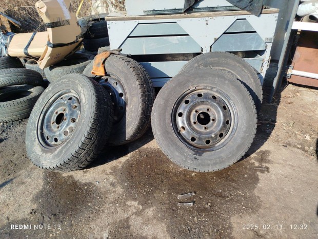 Nokian tli gumik 215 65 R16 C DOT 2019 6 mm mintval