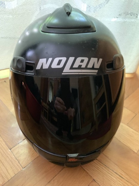 Nolan 101-es motoros bukósisak, napvédős sötétített plexivel