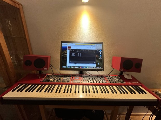 Nord Stage 4 