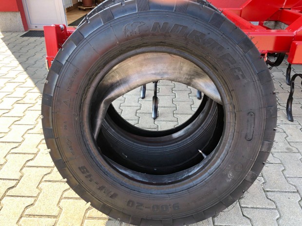 Nortec 9.00-20 új gumiabroncs tömlővel