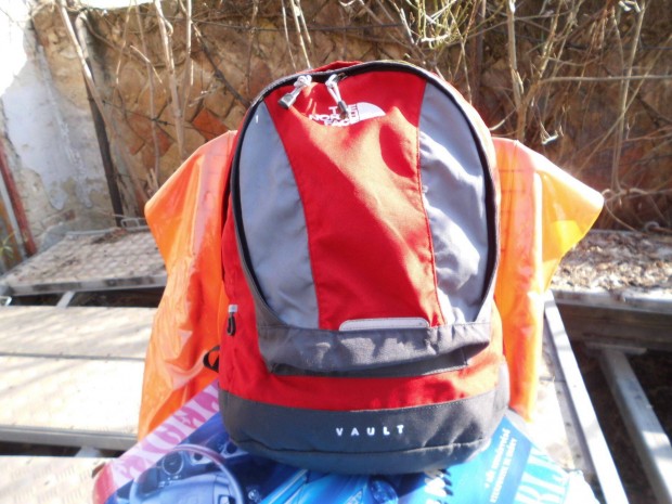 North Face piros szrke kb.20-25L-es htizsk elad,