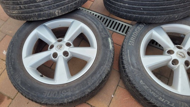 Nossan qashqai alufelni 215/55 R17 ny�ri