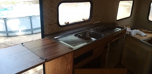 Nova 500 Lakokocsi elado