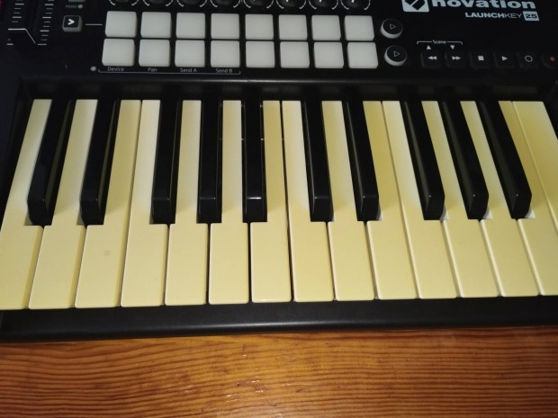 Novation Launchkey 25 MK2 MIDI kontroller