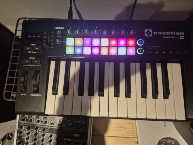 Novation Launchkey 25 Mkii usb midi kontroller billentyzet