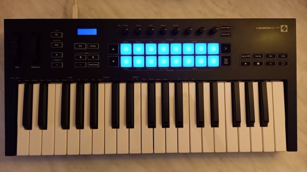 Novation Launchkey 37 Mkiii midi billenytzet