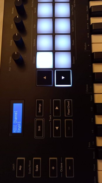 Novation Launchkey 37 Mkiii midi billenytzet