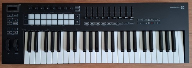 Novation Launchkey 49 MK3 MIDI billentyzet