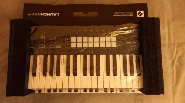 Novation Novation Launchkey 37 Mkiii midi billentyzet