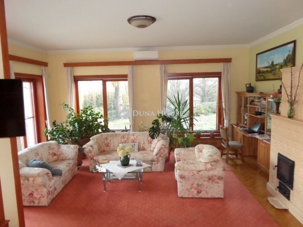 Novreczky udvarh�z �s arbor�tum elad�