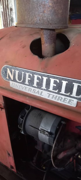Nuffield universal three traktor elad